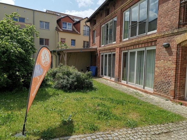 Eingang zum Familienzentrum Beelitz