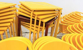 Symbolbild Tische und Stühle (c) pixabay, CC0