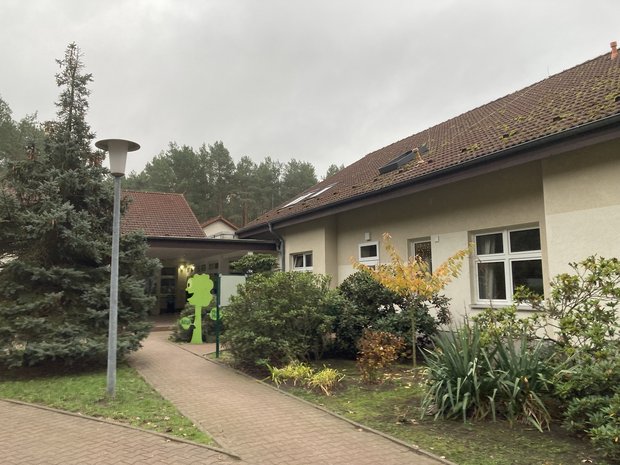Einganz zum Eltern-Kind-Zentrum in Seddiner See im Ortsteil Neuseddin
